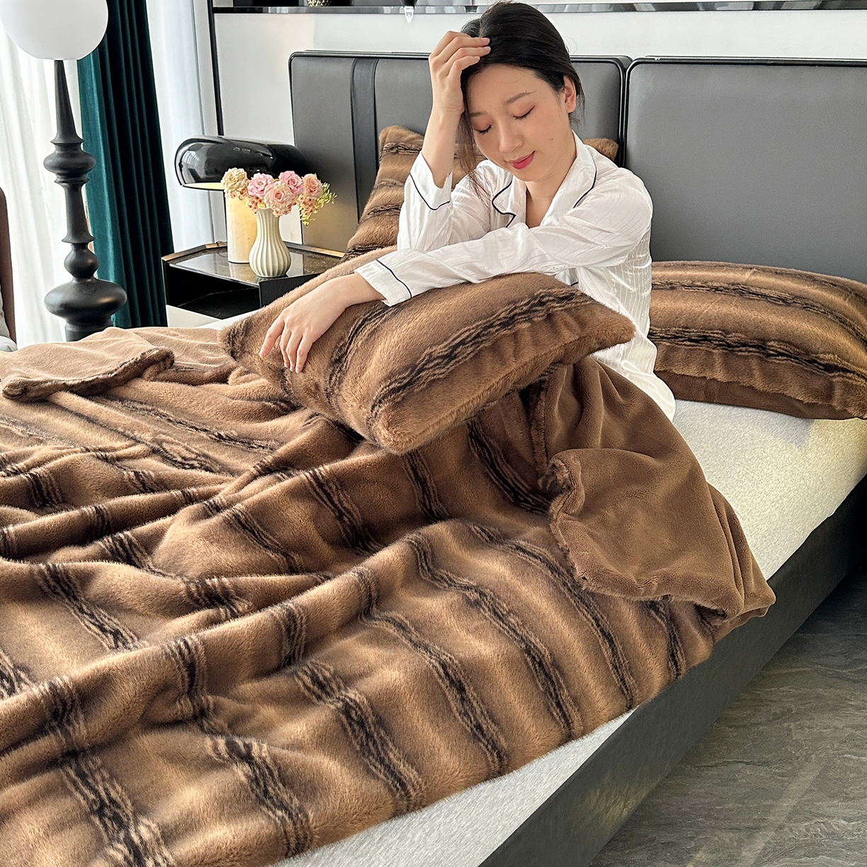 91家纺网 家纺一手货源 找家纺 （总）肖恩毯业 2025新款轻奢大金狐貂绒毯云锦绒毛毯仿裘皮毯加厚保暖高品高质顺滑长毛绒盖毯毯子