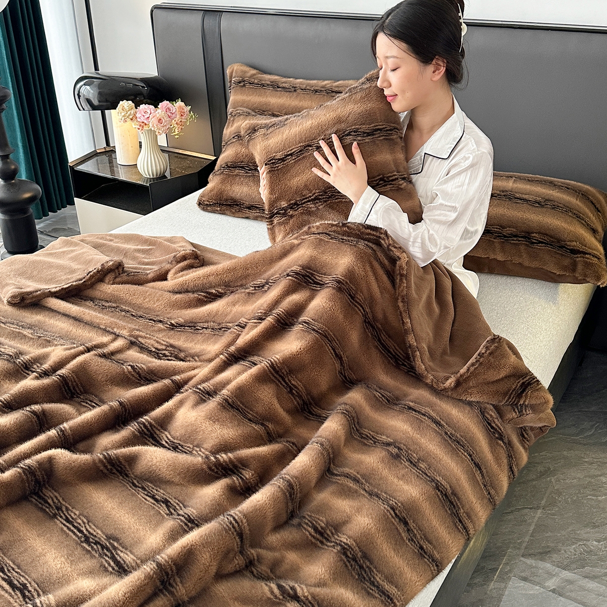 91家纺网 家纺一手货源 找家纺 肖恩毯业 2025新款轻奢大金狐貂绒毯云锦绒毛毯仿裘皮毯加厚保暖高品高质顺滑长毛绒盖毯毯子 大金狐貂绒毯-精英咖