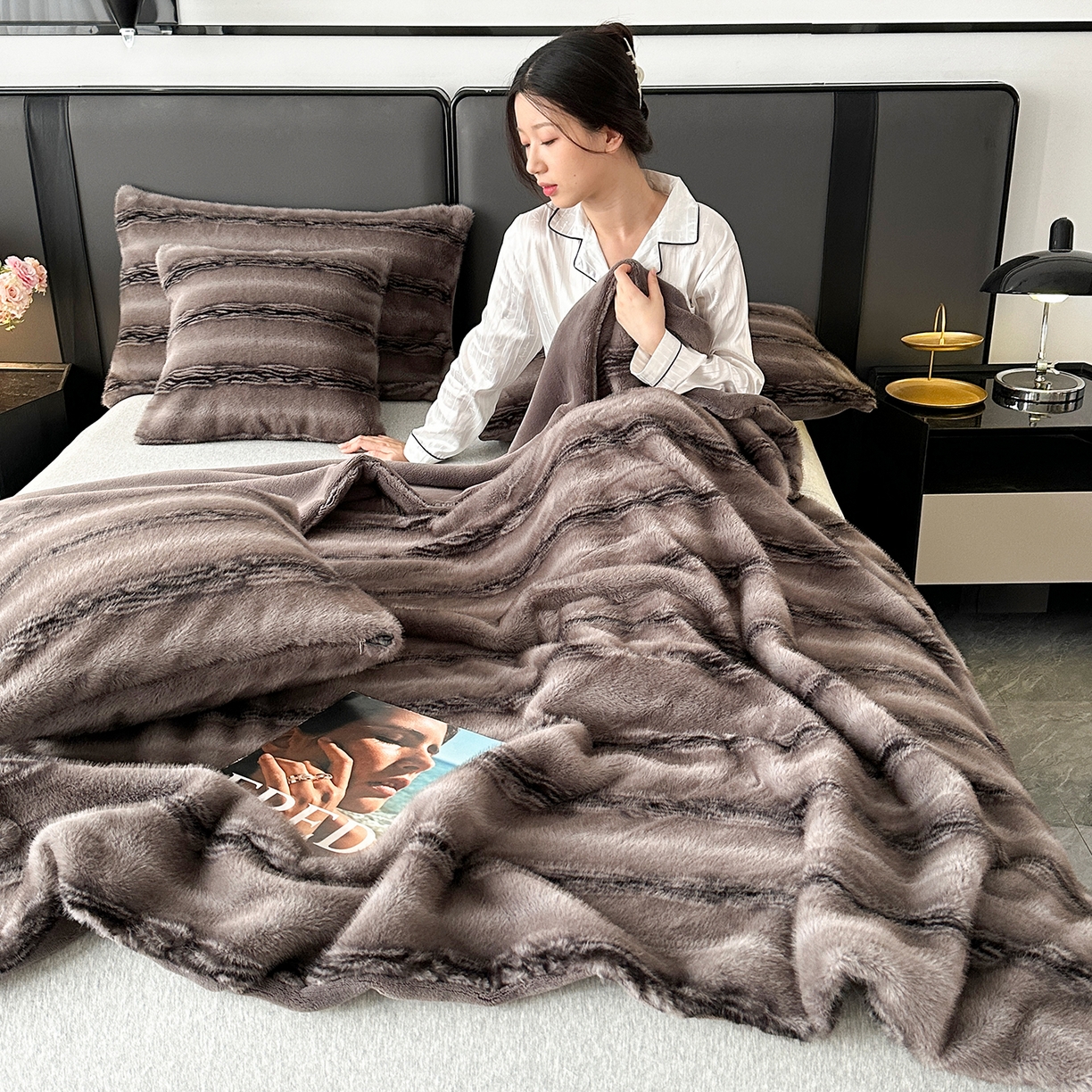 91家纺网 家纺一手货源 找家纺 肖恩毯业 2025新款轻奢大金狐貂绒毯云锦绒毛毯仿裘皮毯加厚保暖高品高质顺滑长毛绒盖毯毯子 大金狐貂绒毯-绅士灰