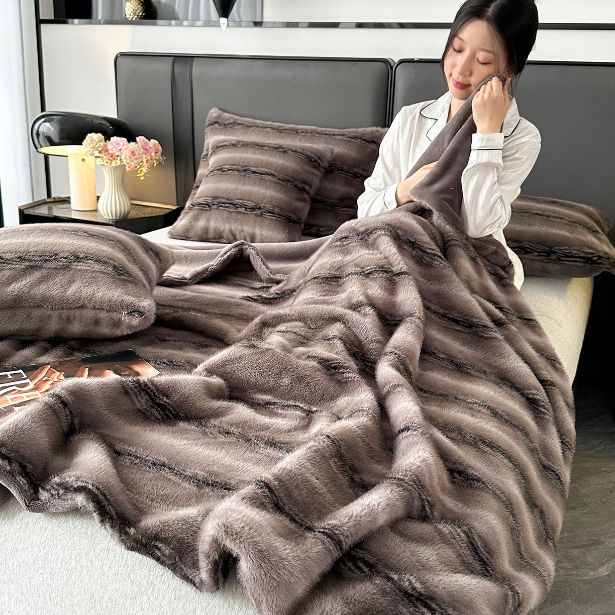 91家纺网 家纺一手货源 找家纺 肖恩毯业 2025新款轻奢大金狐貂绒毯云锦绒毛毯仿裘皮毯加厚保暖高品高质顺滑长毛绒盖毯毯子 大金狐貂绒毯-绅士灰