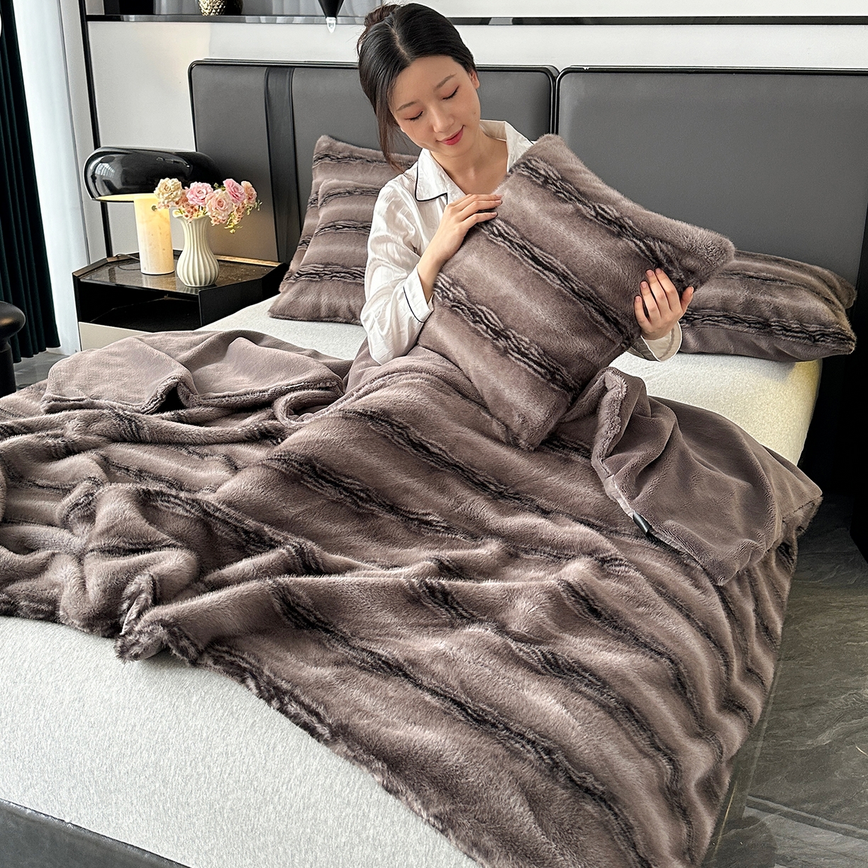 91家纺网 家纺一手货源 找家纺 肖恩毯业 2025新款轻奢大金狐貂绒毯云锦绒毛毯仿裘皮毯加厚保暖高品高质顺滑长毛绒盖毯毯子 大金狐貂绒毯-绅士灰