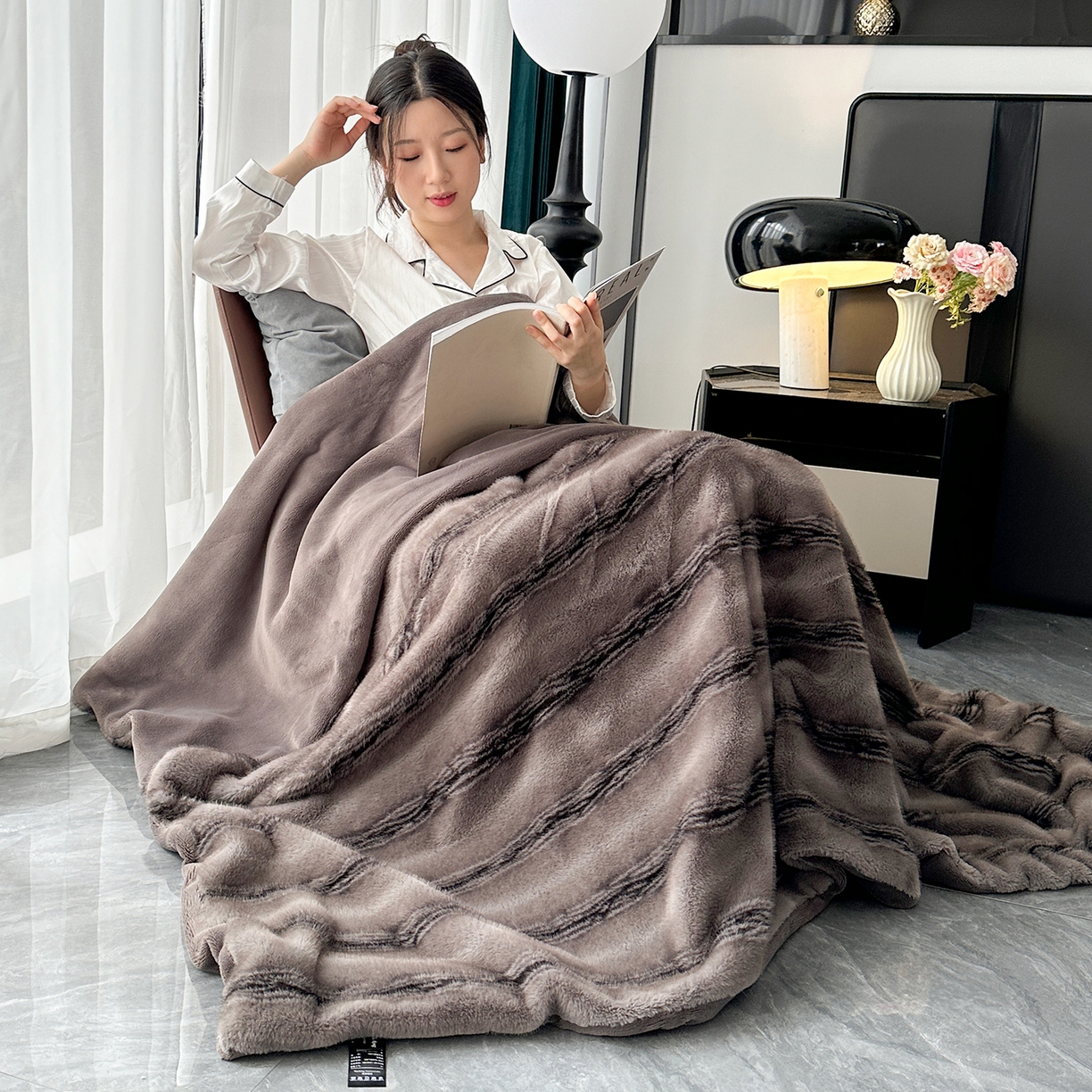 91家纺网 家纺一手货源 找家纺 肖恩毯业 2025新款轻奢大金狐貂绒毯云锦绒毛毯仿裘皮毯加厚保暖高品高质顺滑长毛绒盖毯毯子 大金狐貂绒毯-绅士灰