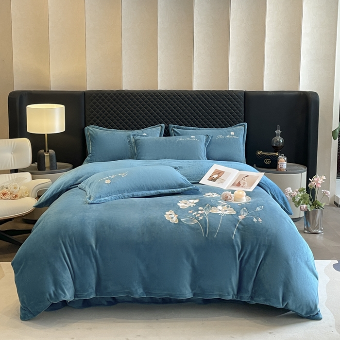 91家纺网 家纺一手货源 找家纺 （总）畅畅家纺 2025新款冬季牛奶绒绣花绒四件套