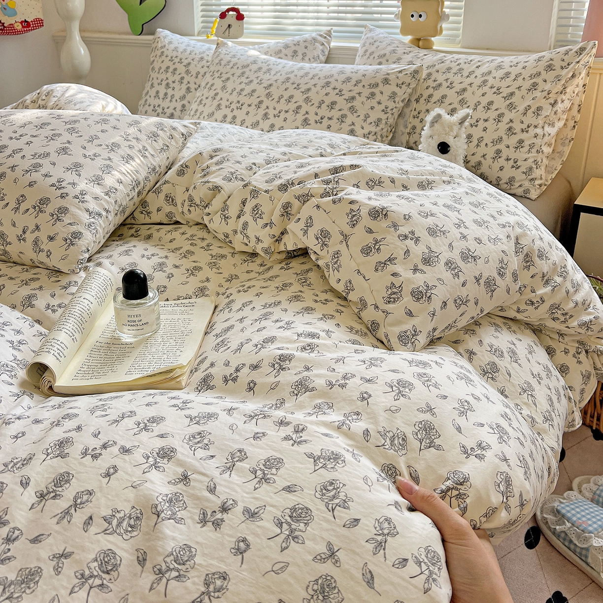 91家纺网 家纺一手货源 找家纺 暖芯优选 2025新款加厚爆款小布袋韩国古法水洗棉床单学生三件套床笠款四件套 线描花集