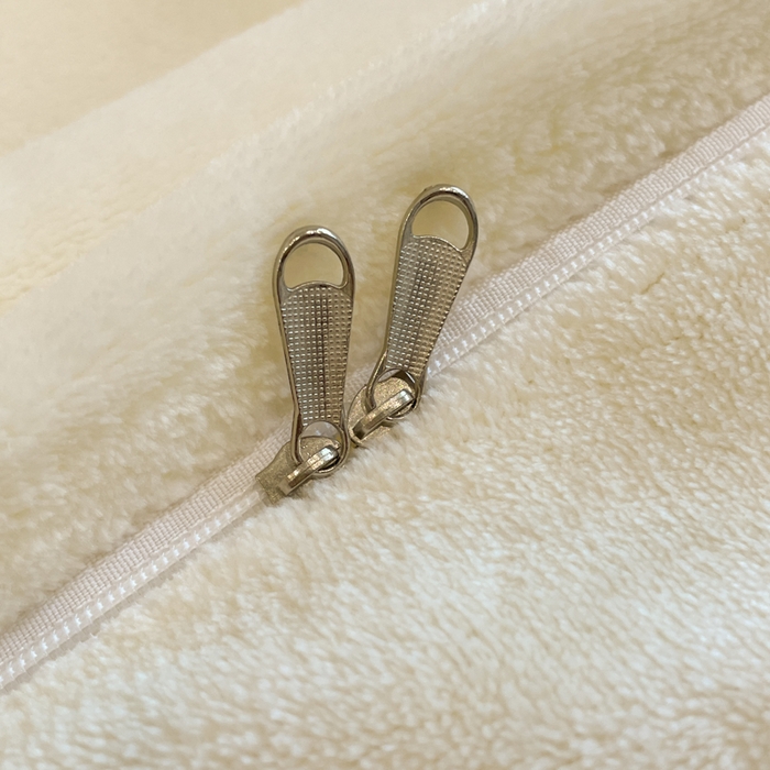 91家纺网 家纺一手货源 找家纺 畅畅家纺 2025新款冬季牛奶绒绣花绒四件套 芳华-米白