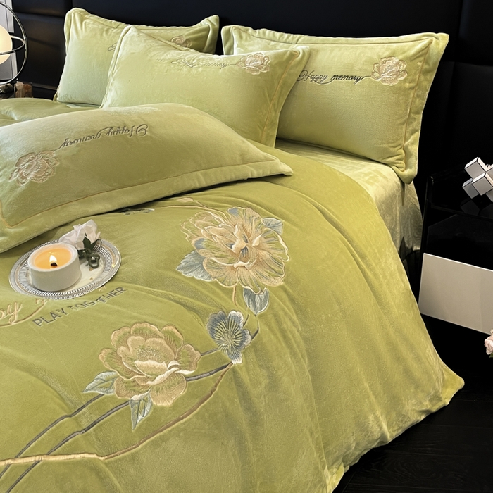 91家纺网 家纺一手货源 找家纺 畅畅家纺 2025新款冬季牛奶绒绣花绒四件套 芳华-抹茶绿