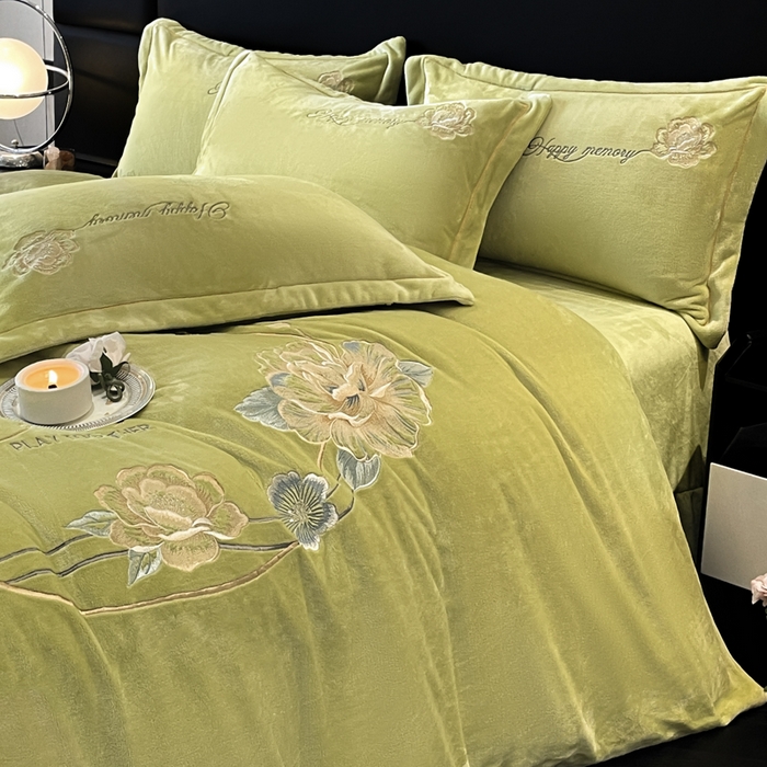 91家纺网 家纺一手货源 找家纺 畅畅家纺 2025新款冬季牛奶绒绣花绒四件套 芳华-抹茶绿