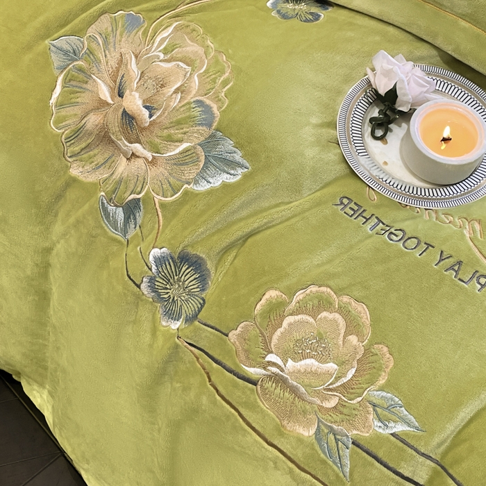 91家纺网 家纺一手货源 找家纺 畅畅家纺 2025新款冬季牛奶绒绣花绒四件套 芳华-抹茶绿