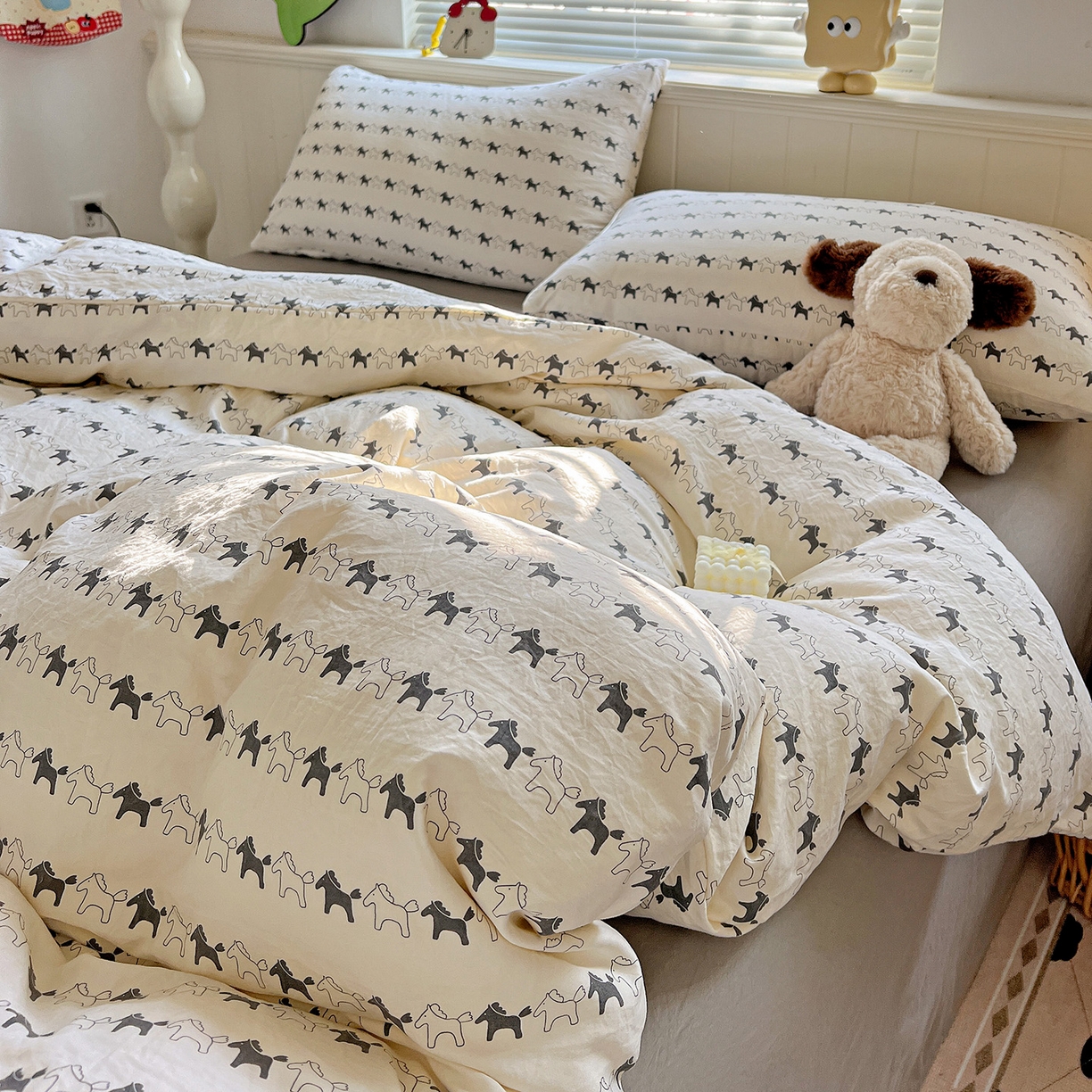 91家纺网 家纺一手货源 找家纺 暖芯优选 2025新款加厚爆款小布袋韩国古法水洗棉床单学生三件套床笠款四件套 小马漫步