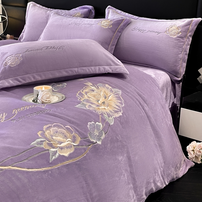 91家纺网 家纺一手货源 找家纺 畅畅家纺 2025新款冬季牛奶绒绣花绒四件套 芳华-紫