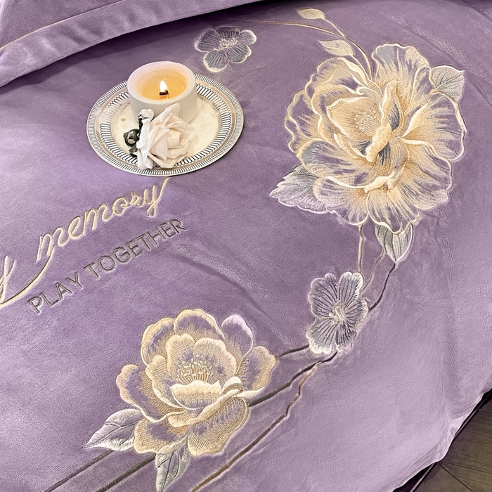 91家纺网 家纺一手货源 找家纺 畅畅家纺 2025新款冬季牛奶绒绣花绒四件套 芳华-紫