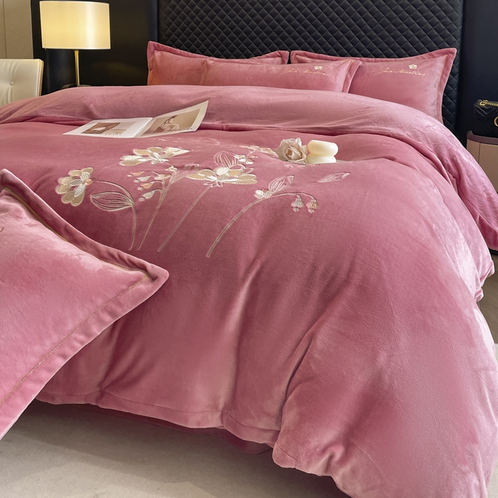 91家纺网 家纺一手货源 找家纺 畅畅家纺 2025新款冬季牛奶绒绣花绒四件套 伊莉莎-豆沙