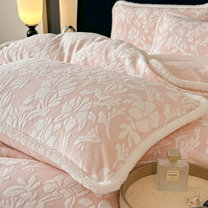 91家纺网 家纺一手货源 找家纺 （总）富米莱（原臻工厂） 2025新款高克重立体雕花牛奶绒四件套