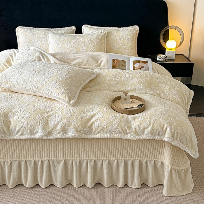 91家纺网 家纺一手货源 找家纺 富米莱（原臻工厂） 2025新款高克重立体雕花牛奶绒四件套 繁花-白