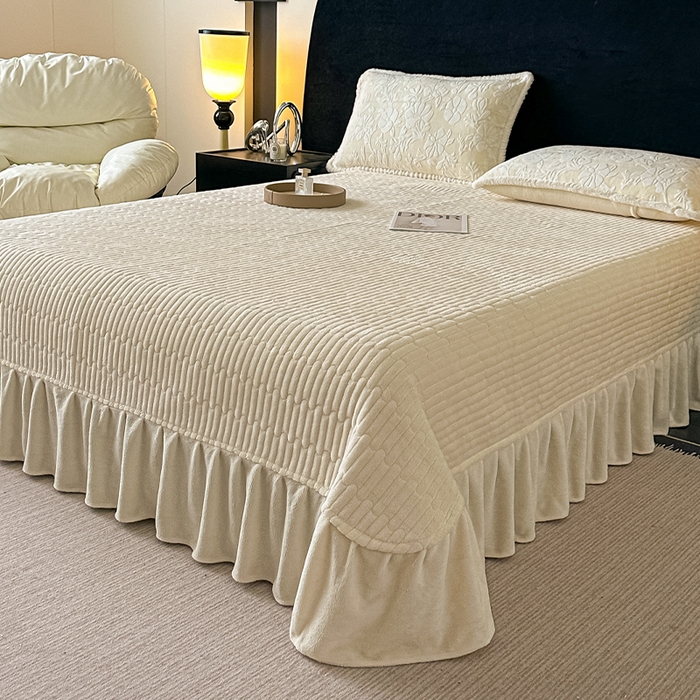 91家纺网 家纺一手货源 找家纺 富米莱（原臻工厂） 2025新款高克重立体雕花牛奶绒四件套 繁花-白