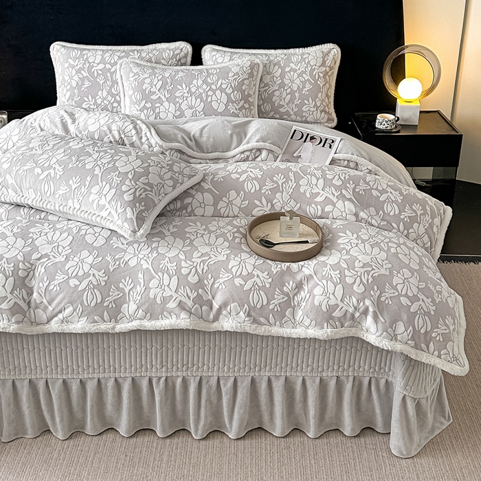 91家纺网 家纺一手货源 找家纺 富米莱（原臻工厂） 2025新款高克重立体雕花牛奶绒四件套 繁花-灰