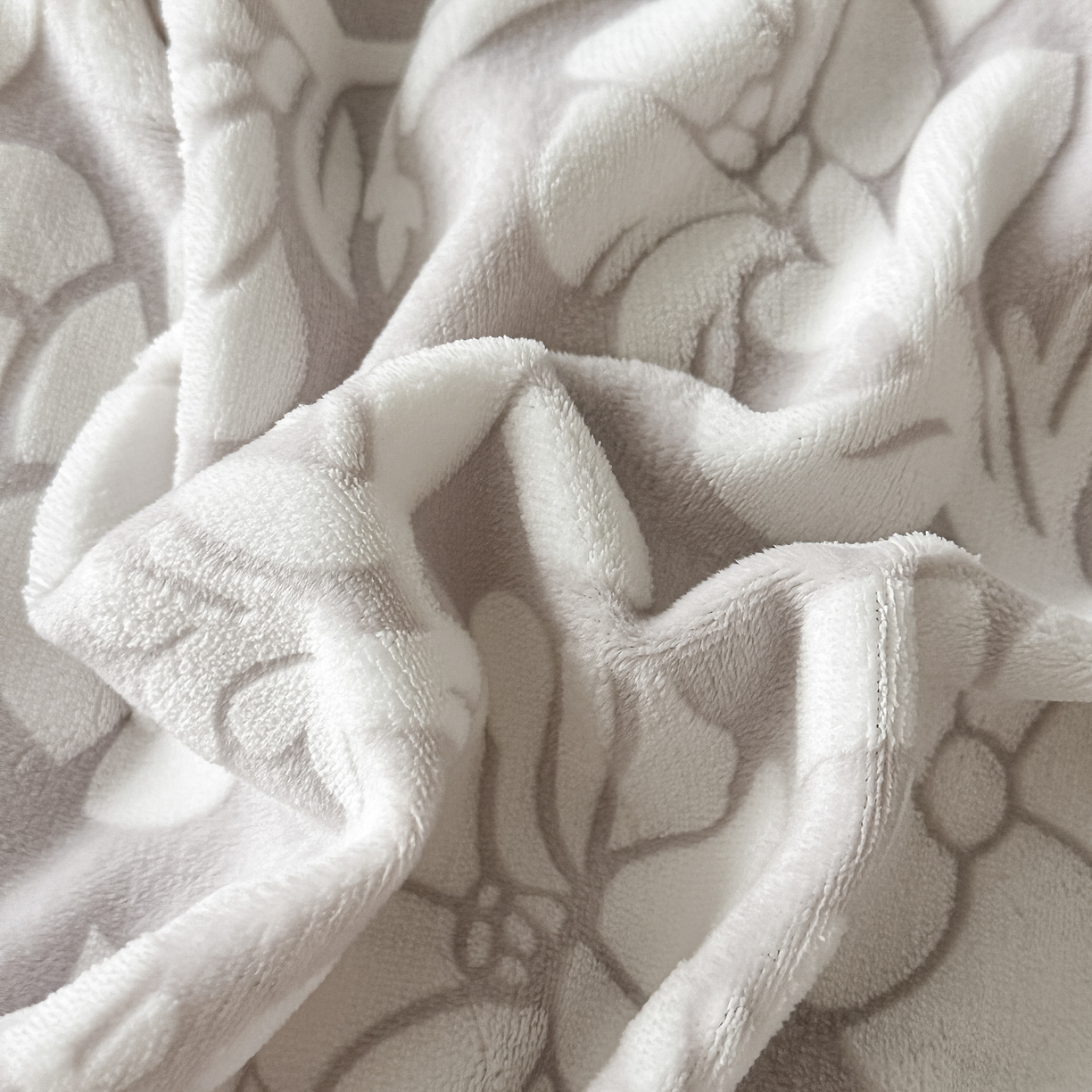 91家纺网 家纺一手货源 找家纺 富米莱（原臻工厂） 2025新款高克重立体雕花牛奶绒四件套 繁花-灰