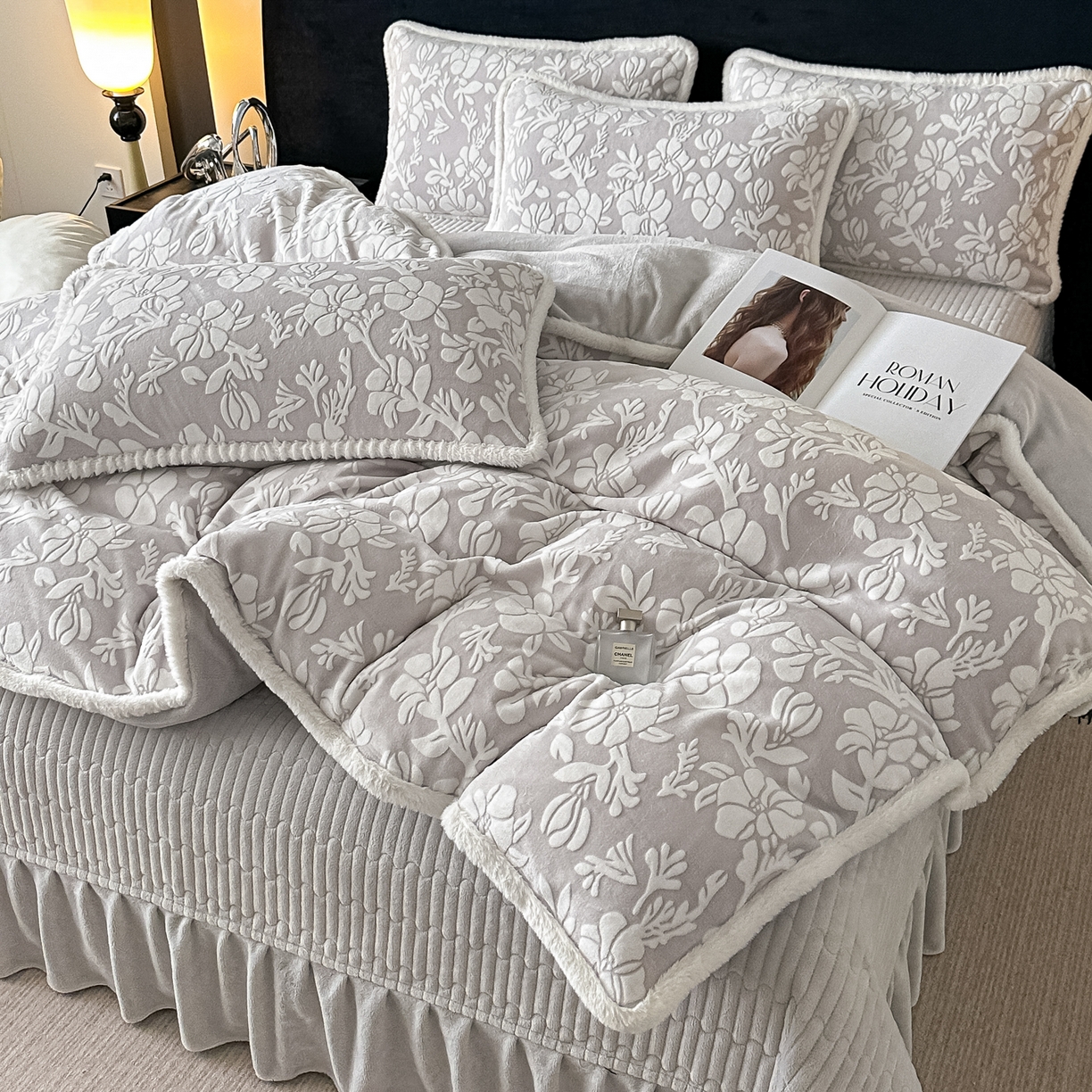91家纺网 家纺一手货源 找家纺 富米莱（原臻工厂） 2025新款高克重立体雕花牛奶绒四件套 繁花-灰