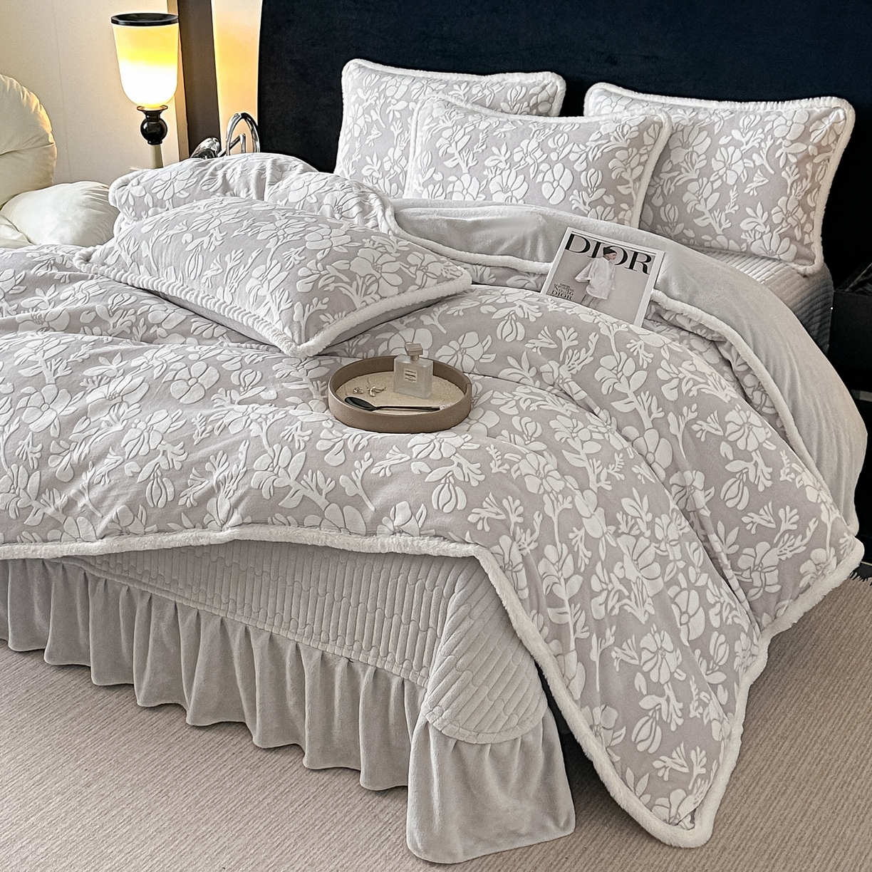 91家纺网 家纺一手货源 找家纺 富米莱（原臻工厂） 2025新款高克重立体雕花牛奶绒四件套 繁花-灰