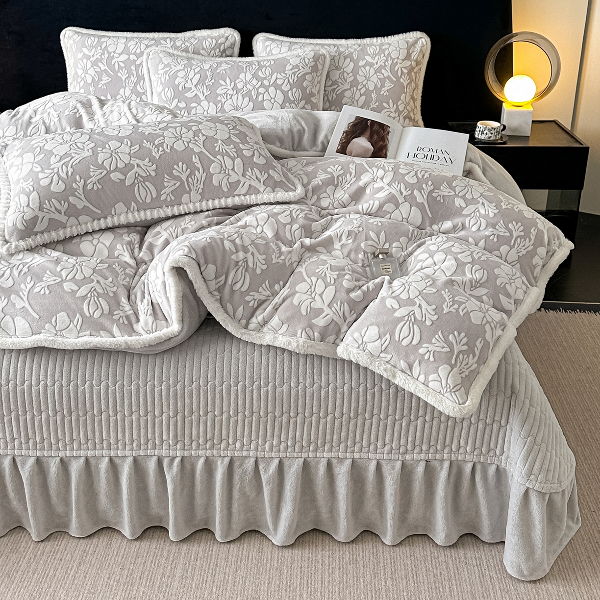 91家纺网 家纺一手货源 找家纺 富米莱（原臻工厂） 2025新款高克重立体雕花牛奶绒四件套 繁花-灰