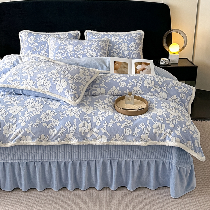 91家纺网 家纺一手货源 找家纺 富米莱（原臻工厂） 2025新款高克重立体雕花牛奶绒四件套 繁花-蓝