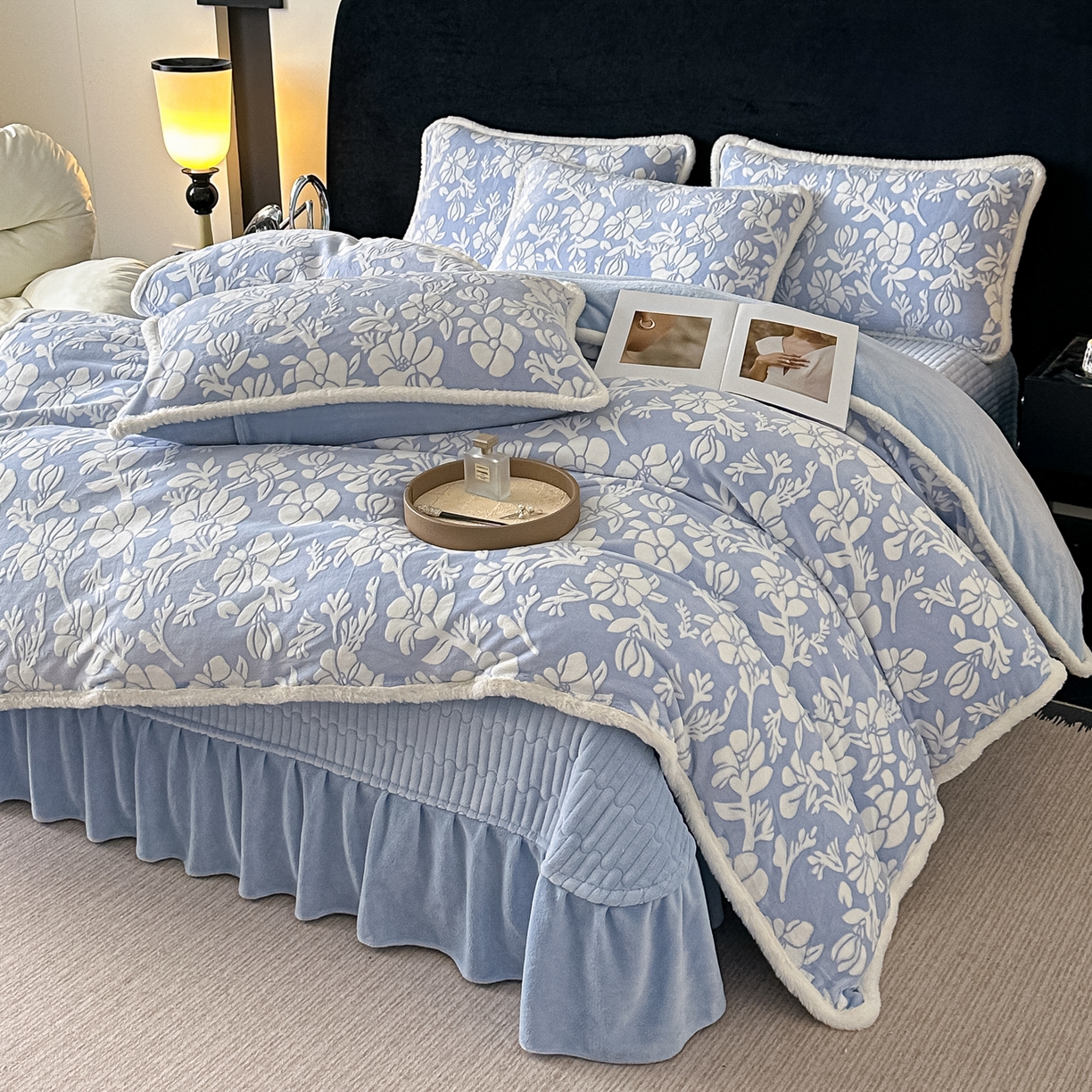 91家纺网 家纺一手货源 找家纺 富米莱（原臻工厂） 2025新款高克重立体雕花牛奶绒四件套 繁花-蓝