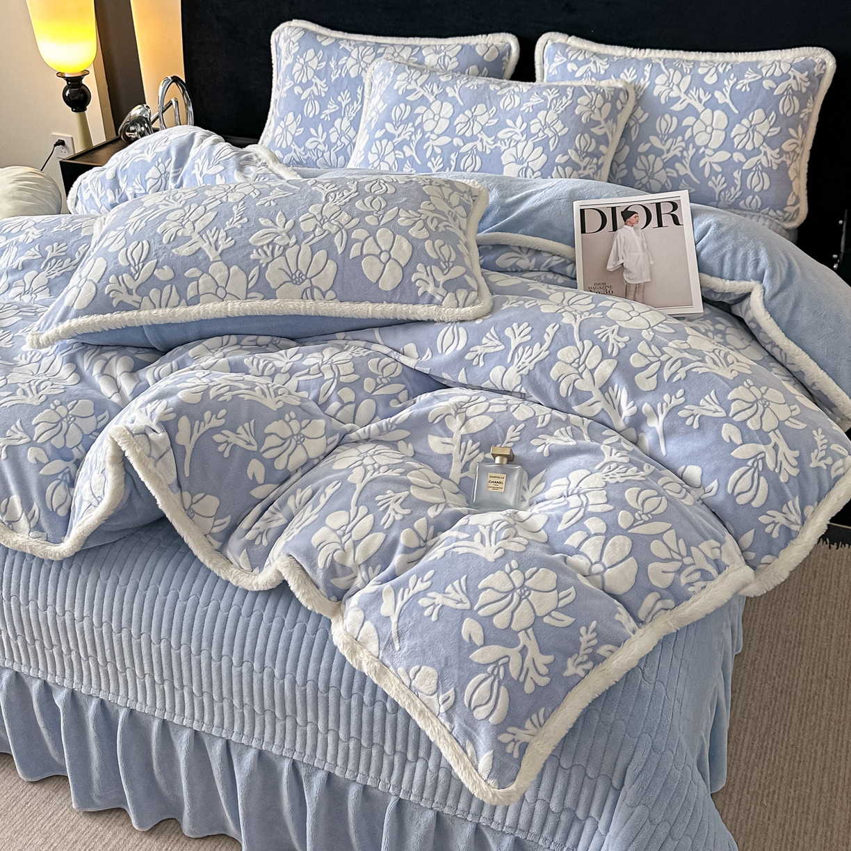 91家纺网 家纺一手货源 找家纺 富米莱（原臻工厂） 2025新款高克重立体雕花牛奶绒四件套 繁花-蓝