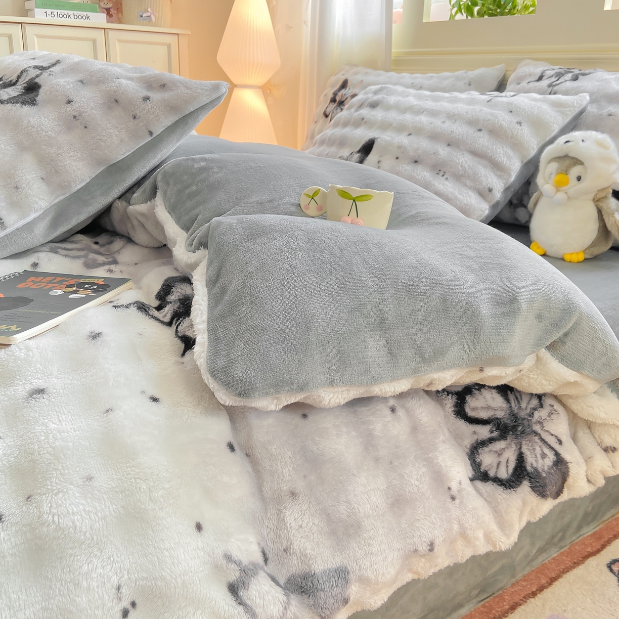 91家纺网 家纺一手货源 找家纺 （总）耐思家纺 2025新款泡泡牛奶绒印花四件套系列