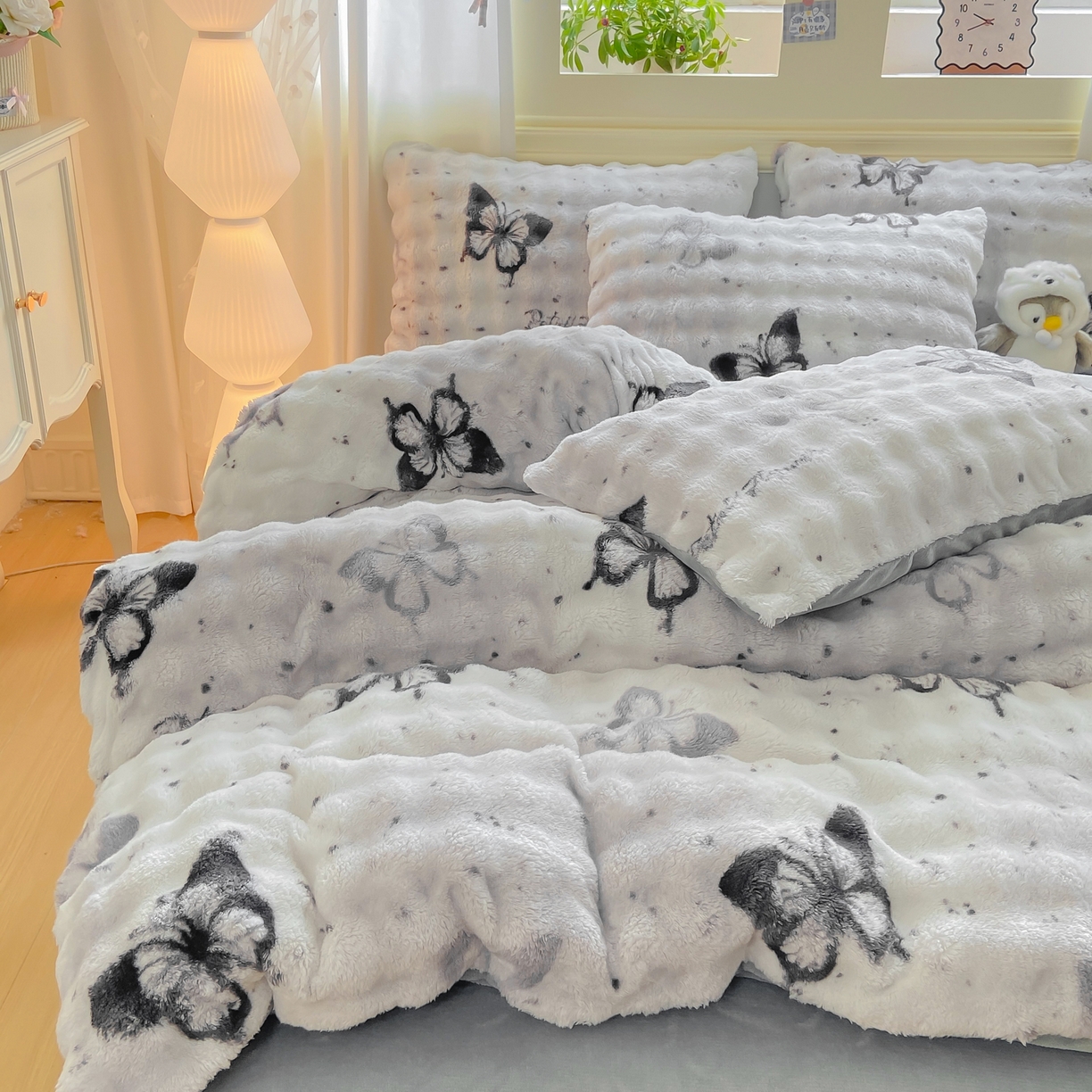 91家纺网 家纺一手货源 找家纺 （总）耐思家纺 2025新款泡泡牛奶绒印花四件套系列