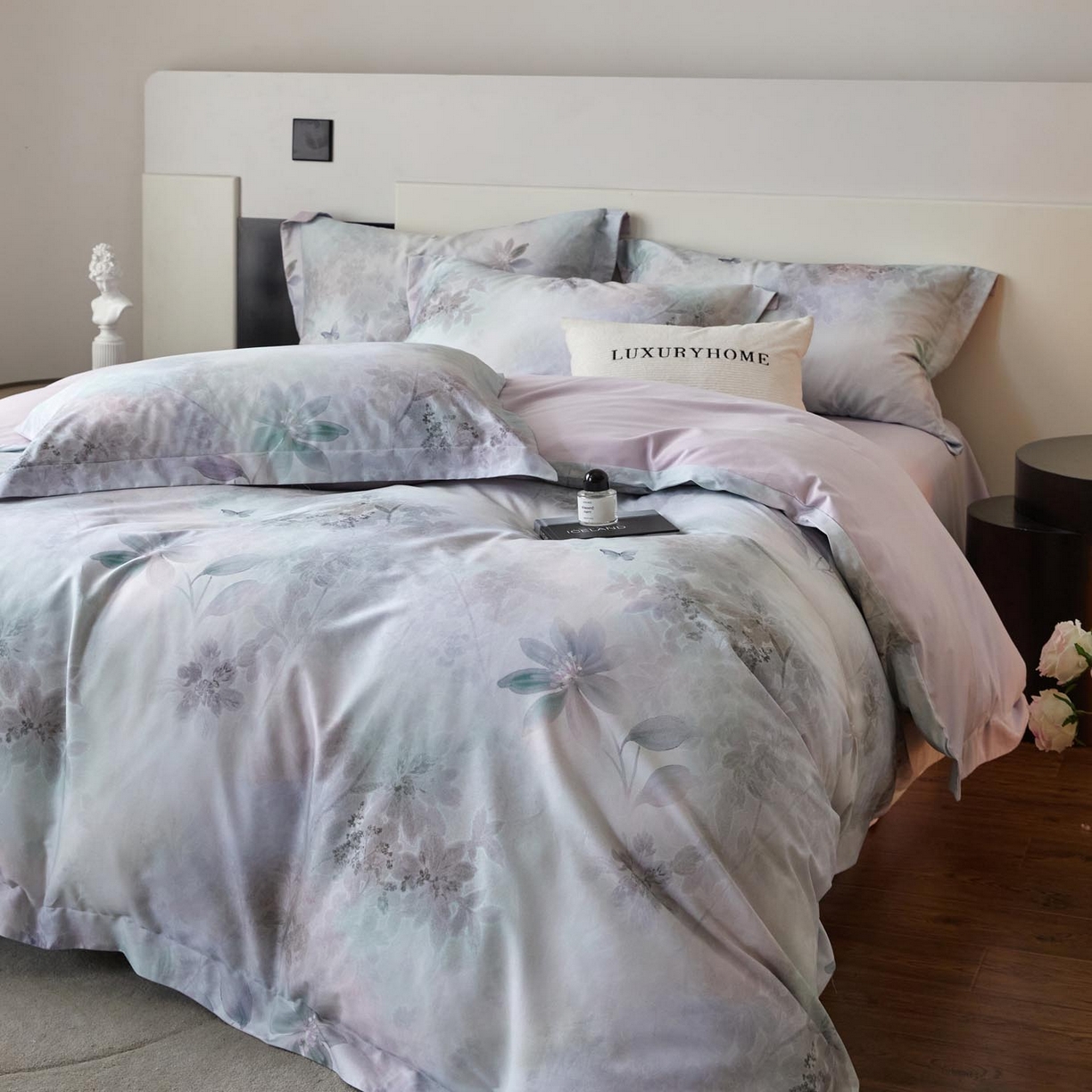 91家纺网 家纺一手货源 找家纺 涵宸家纺 2025新款50S全棉磨毛压边款四件套【更多花型 联系商家电话：17798859966 微信同号，网站：www.hanchenjf.com】 花晨雾（蓝）