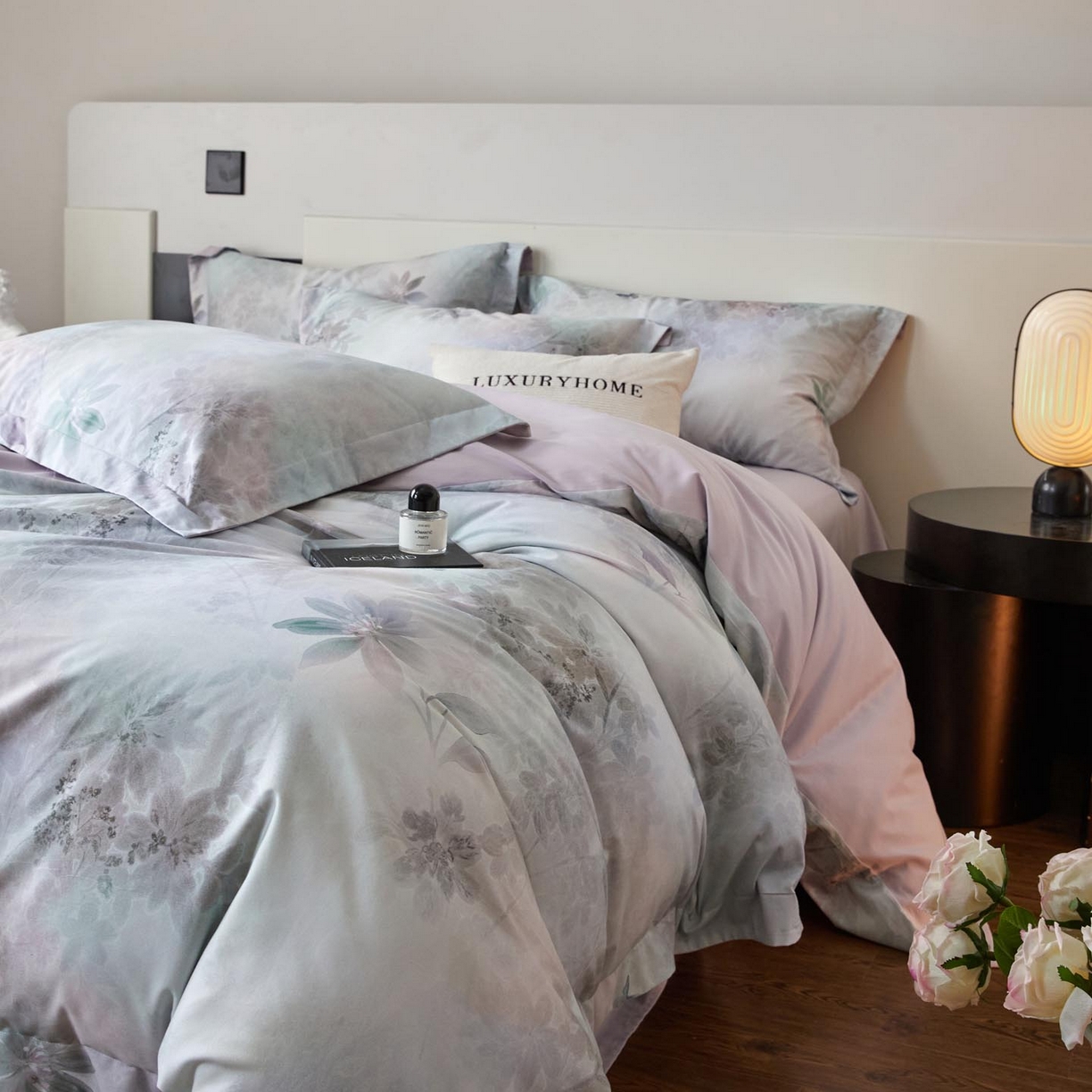 91家纺网 家纺一手货源 找家纺 涵宸家纺 2025新款50S全棉磨毛压边款四件套【更多花型 联系商家电话：17798859966 微信同号，网站：www.hanchenjf.com】 花晨雾（蓝）