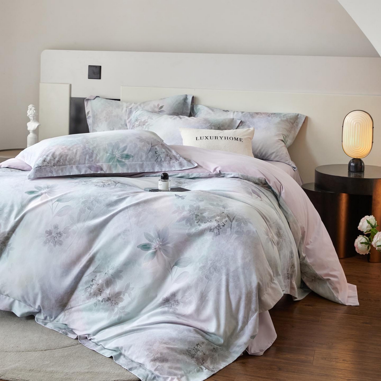 91家纺网 家纺一手货源 找家纺 涵宸家纺 2025新款50S全棉磨毛压边款四件套【更多花型 联系商家电话：17798859966 微信同号，网站：www.hanchenjf.com】 花晨雾（蓝）