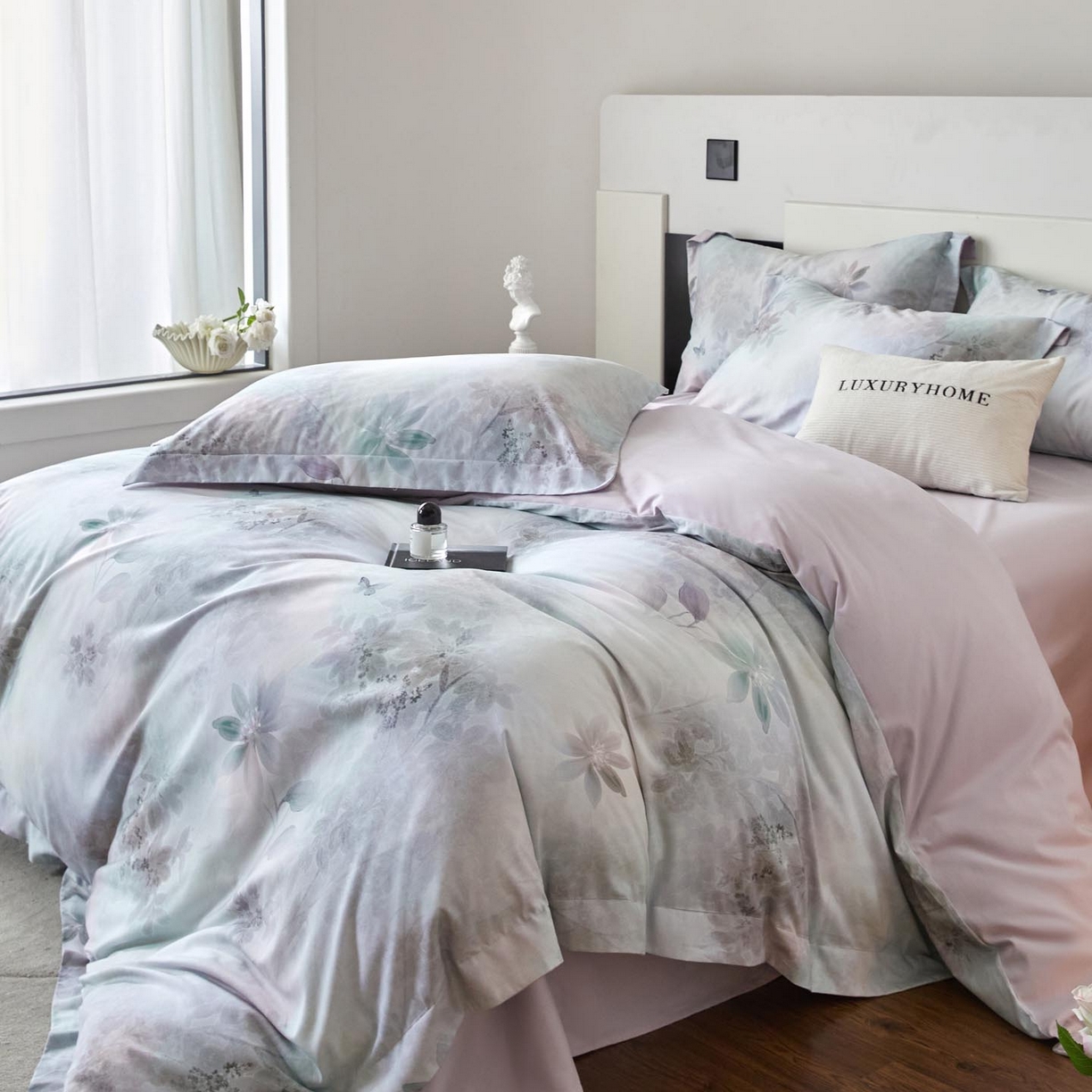 91家纺网 家纺一手货源 找家纺 涵宸家纺 2025新款50S全棉磨毛压边款四件套【更多花型 联系商家电话：17798859966 微信同号，网站：www.hanchenjf.com】 花晨雾（蓝）