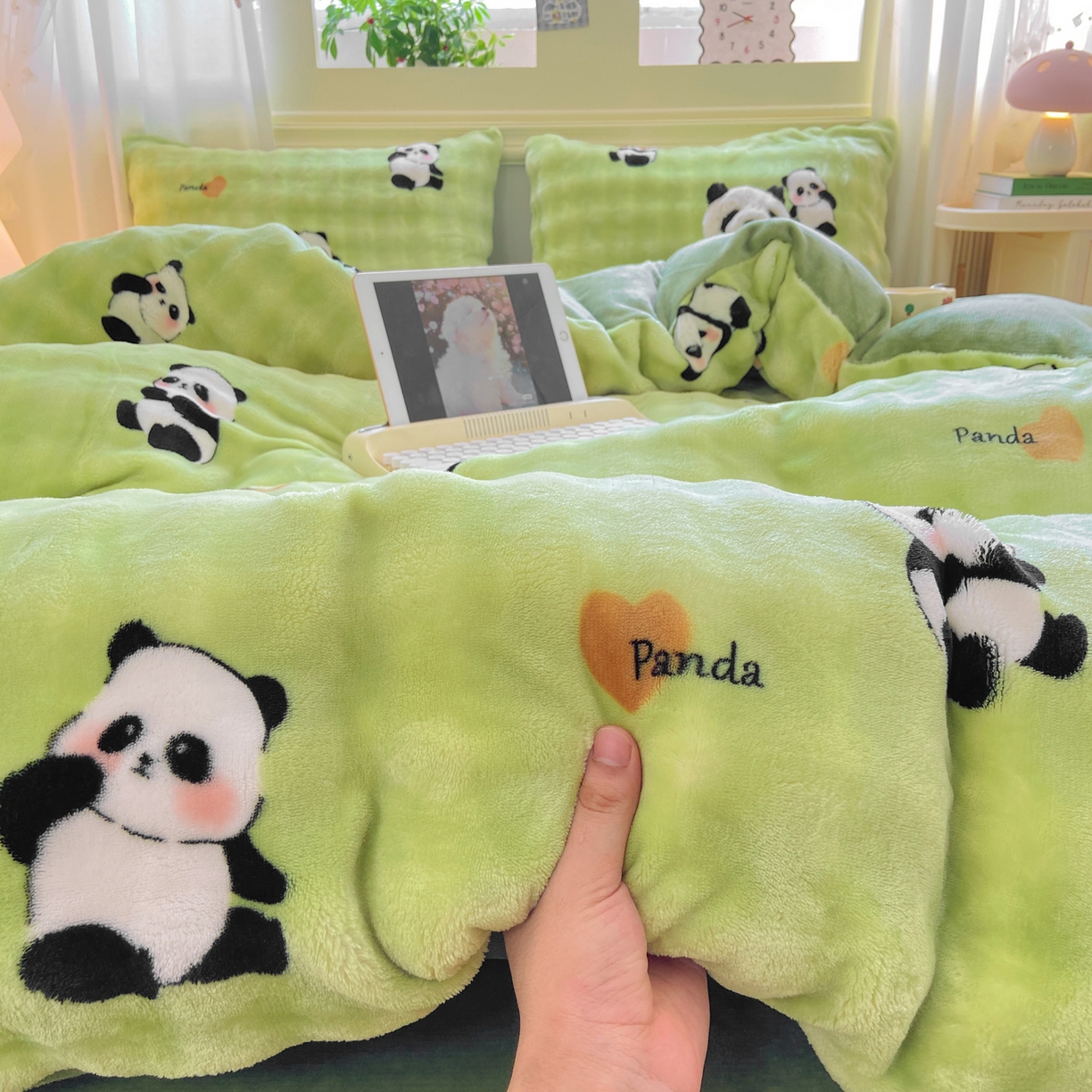 91家纺网 家纺一手货源 找家纺 耐思家纺 2025新款泡泡牛奶绒印花四件套系列 泡泡-熊猫宝贝