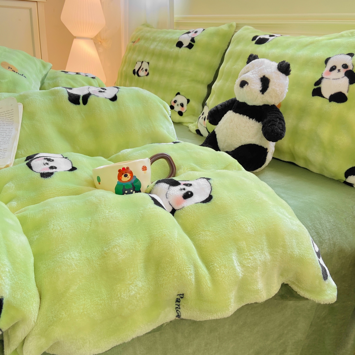 91家纺网 家纺一手货源 找家纺 耐思家纺 2025新款泡泡牛奶绒印花四件套系列 泡泡-熊猫宝贝