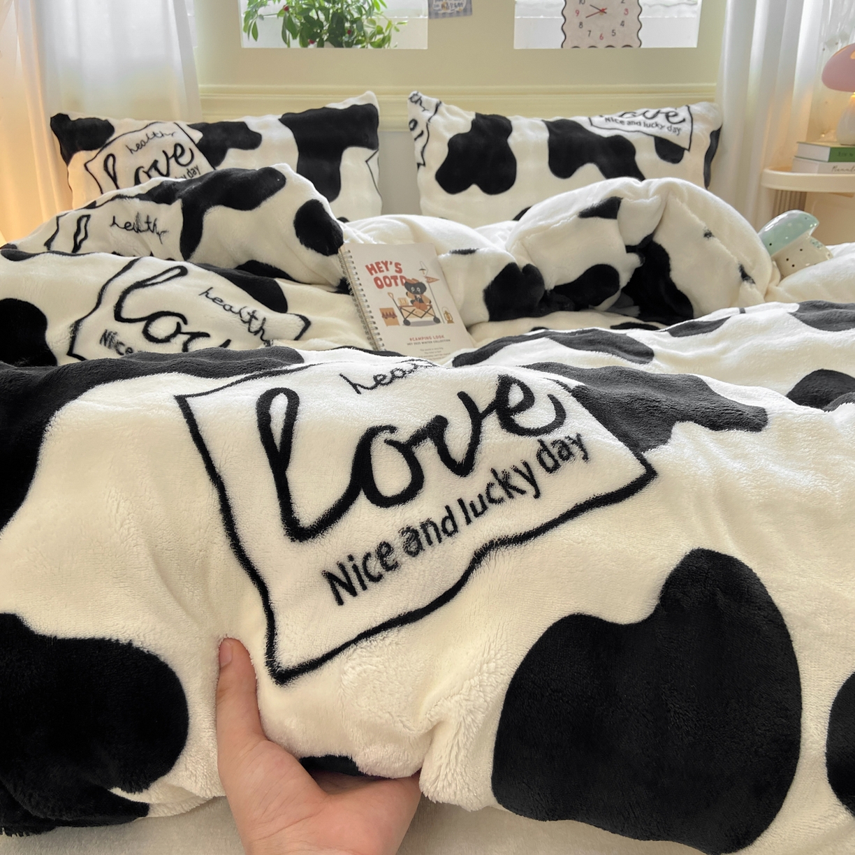 91家纺网 家纺一手货源 找家纺 耐思家纺 2025新款泡泡牛奶绒印花四件套系列 泡泡-萌牛