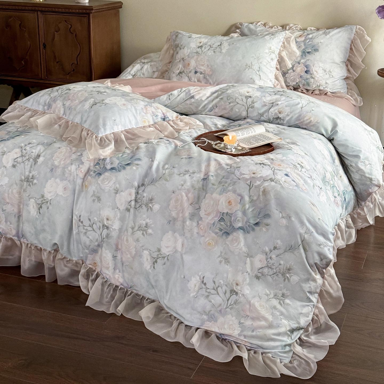 91家纺网 家纺一手货源 找家纺 （总）涵宸家纺 2025新款50S全棉磨毛花边四件套【更多花型联系商家电话：17798859966 微信同号，网站：www.hanchenjf.com】