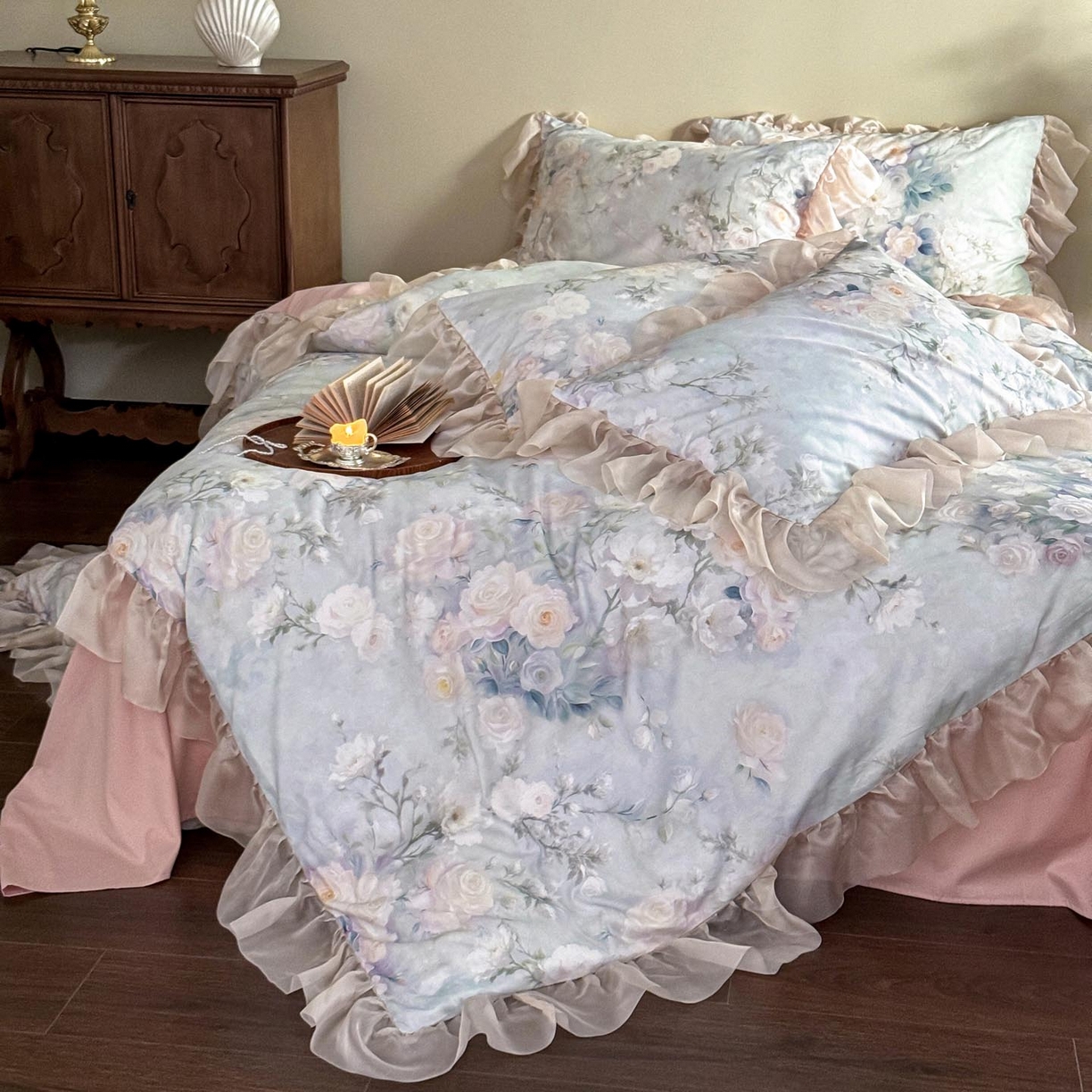 91家纺网 家纺一手货源 找家纺 （总）涵宸家纺 2025新款50S全棉磨毛花边四件套【更多花型联系商家电话：17798859966 微信同号，网站：www.hanchenjf.com】