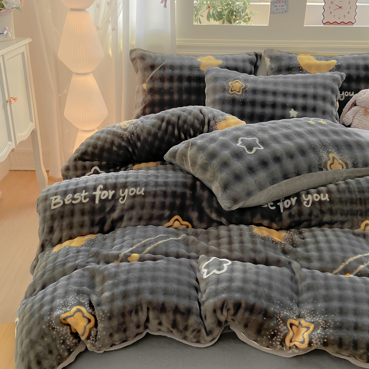 91家纺网 家纺一手货源 找家纺 耐思家纺 2025新款泡泡牛奶绒印花四件套系列 泡泡-星空