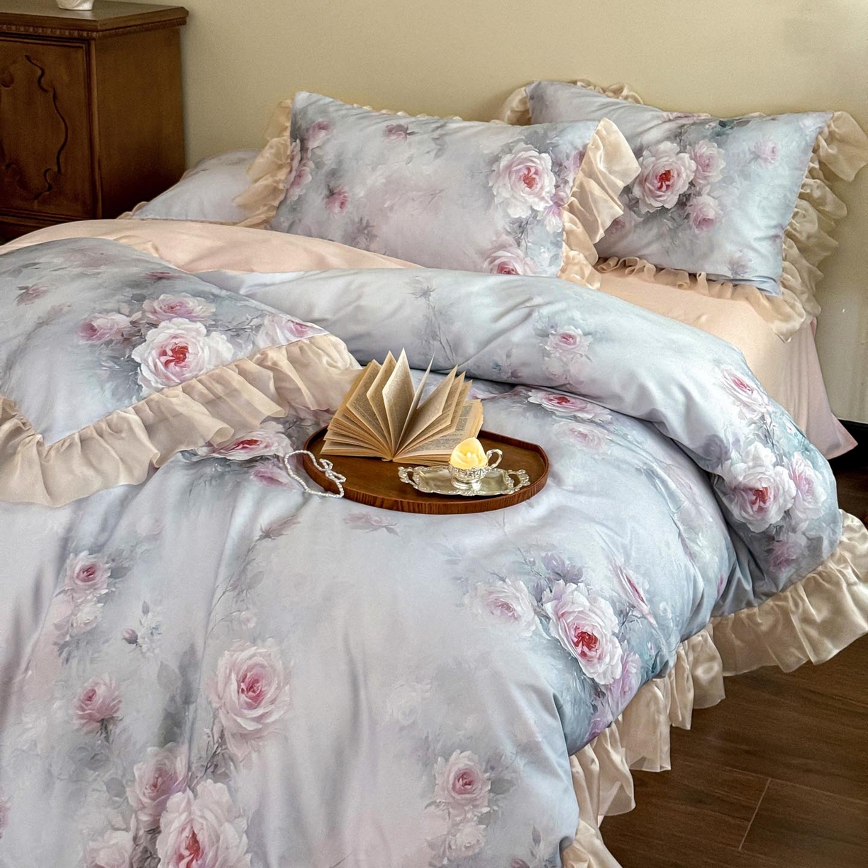 91家纺网 家纺一手货源 找家纺 涵宸家纺 2025新款50S全棉磨毛花边四件套【更多花型联系商家电话：17798859966 微信同号，网站：www.hanchenjf.com】 花边-清欢-蓝