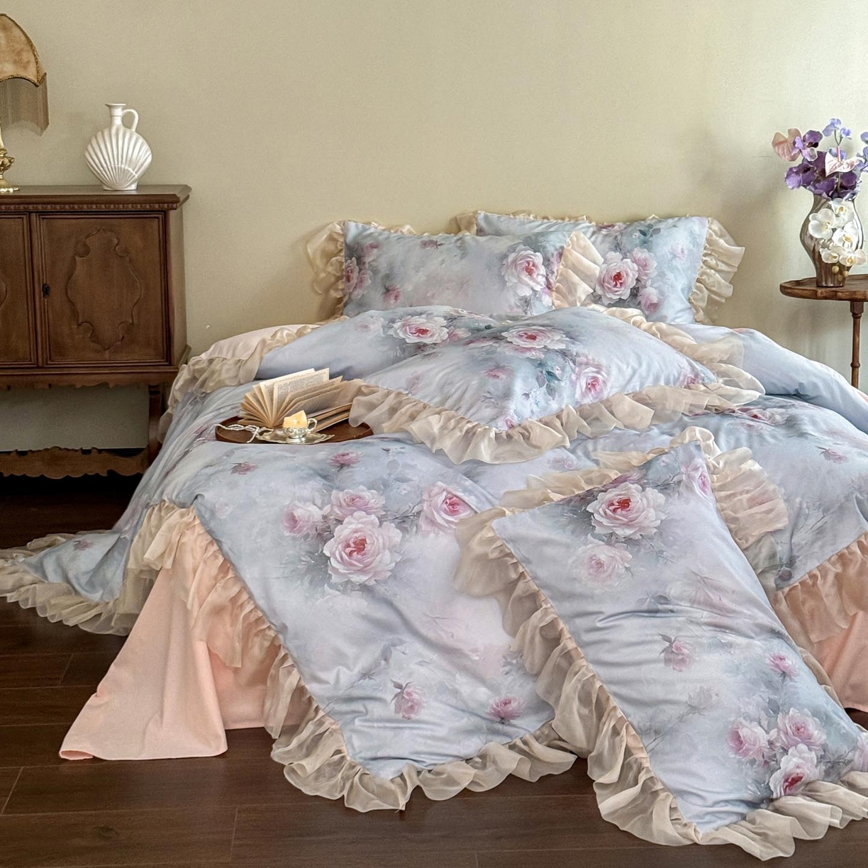 91家纺网 家纺一手货源 找家纺 涵宸家纺 2025新款50S全棉磨毛花边四件套【更多花型联系商家电话：17798859966 微信同号，网站：www.hanchenjf.com】 花边-清欢-蓝