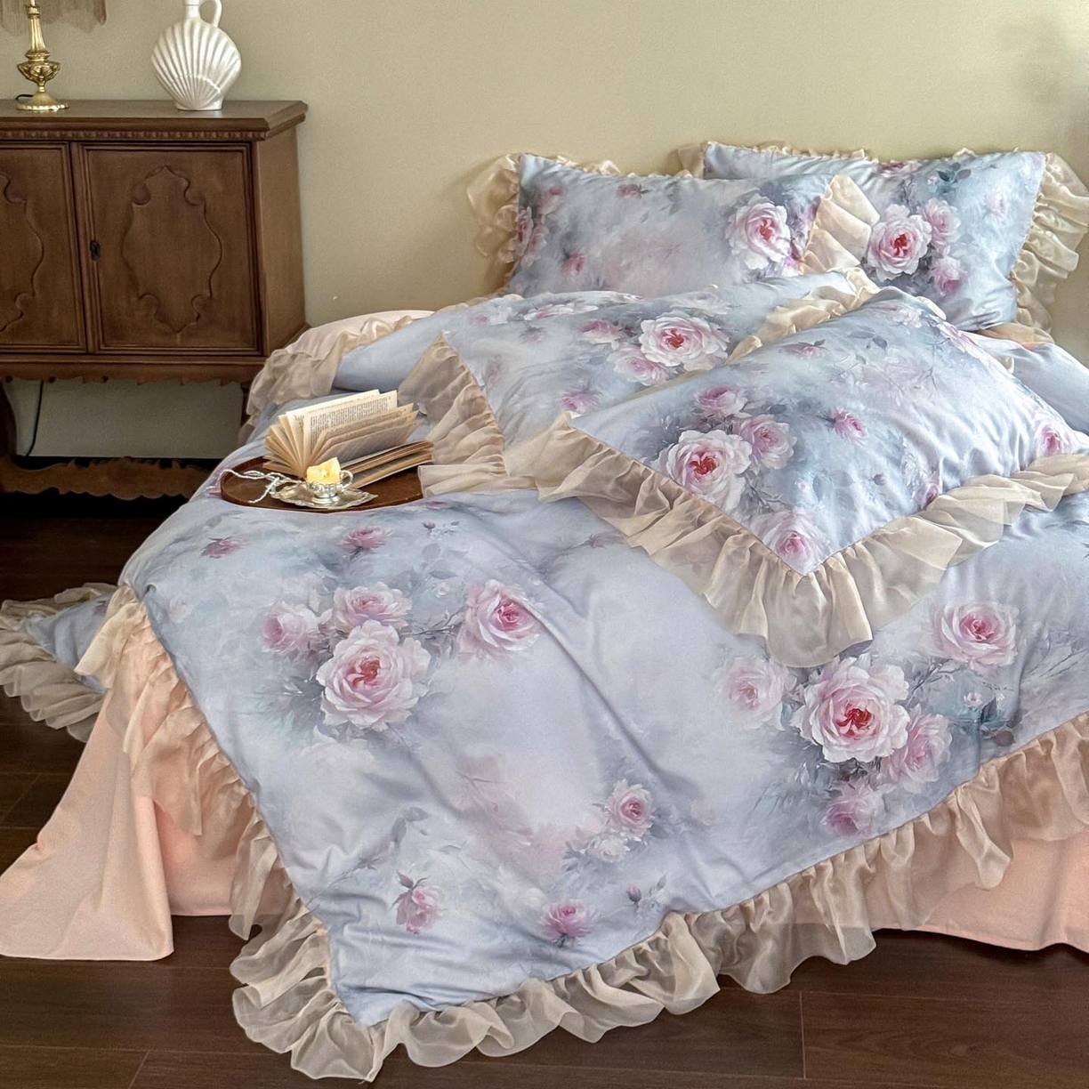 91家纺网 家纺一手货源 找家纺 涵宸家纺 2025新款50S全棉磨毛花边四件套【更多花型联系商家电话：17798859966 微信同号，网站：www.hanchenjf.com】 花边-清欢-蓝