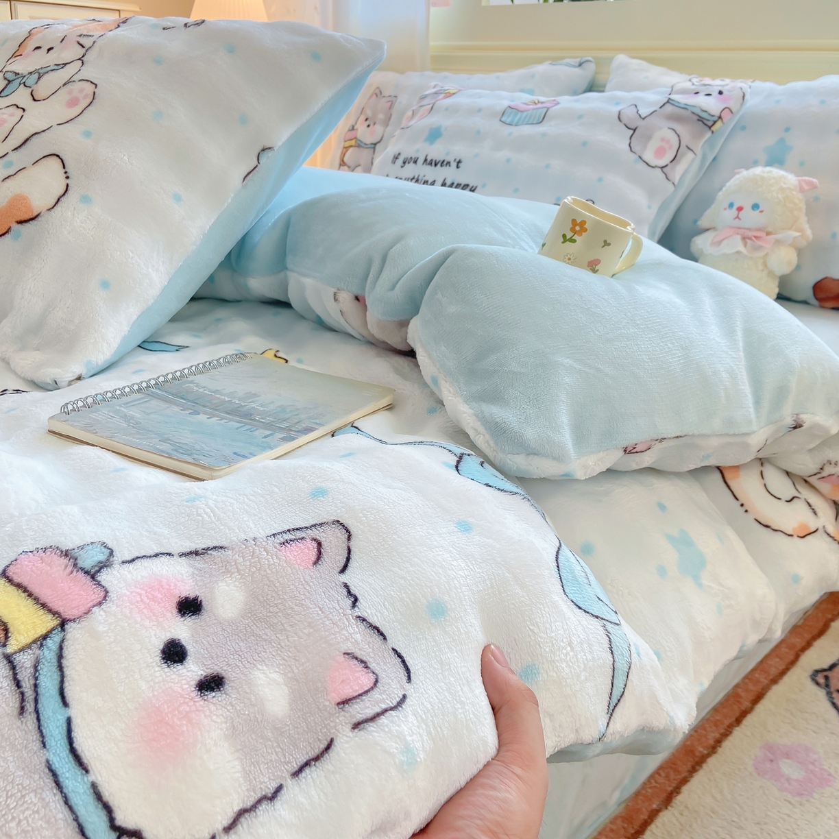 91家纺网 家纺一手货源 找家纺 耐思家纺 2025新款泡泡牛奶绒印花四件套系列 泡泡-宠物聚会