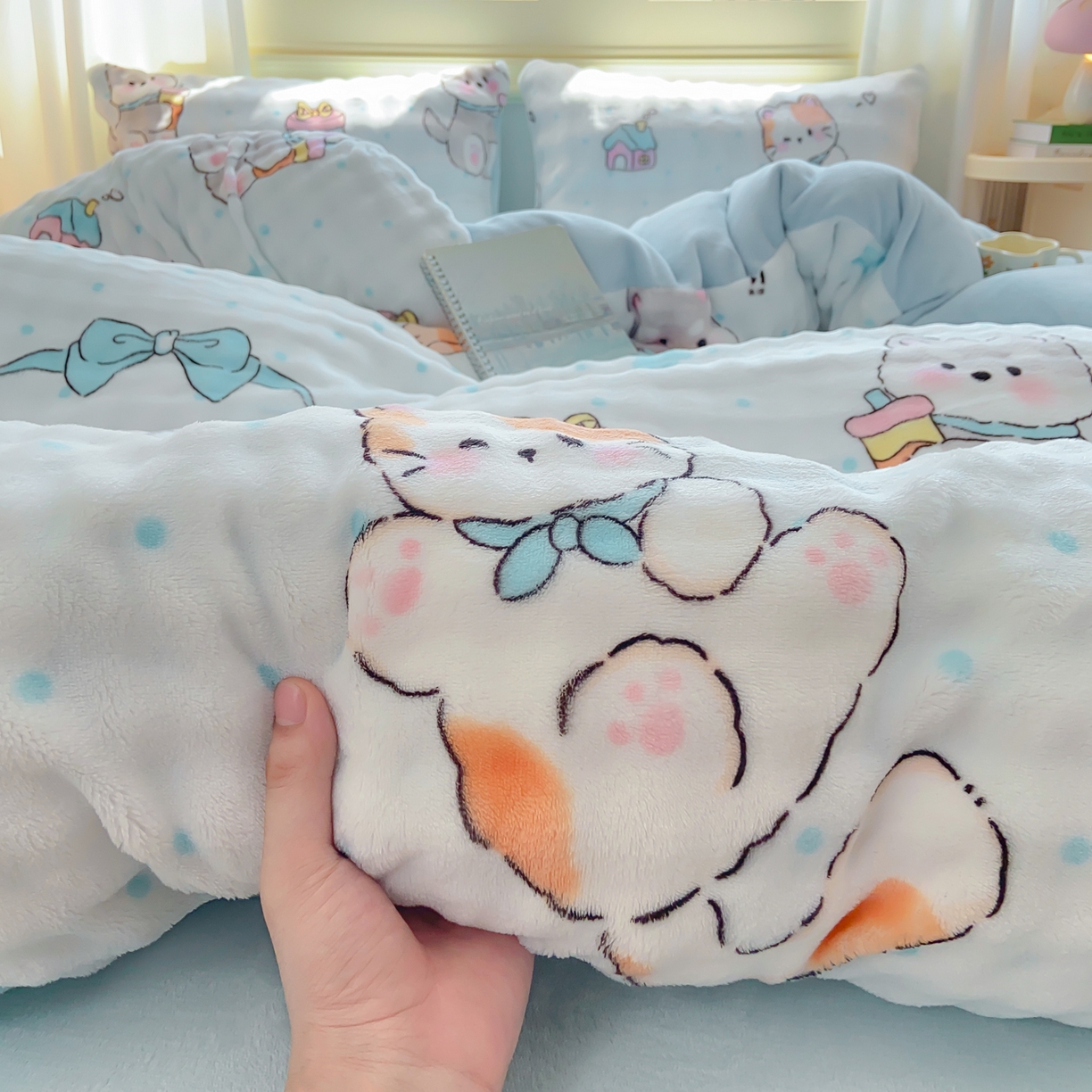 91家纺网 家纺一手货源 找家纺 耐思家纺 2025新款泡泡牛奶绒印花四件套系列 泡泡-宠物聚会