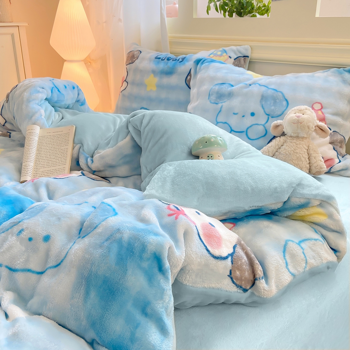 91家纺网 家纺一手货源 找家纺 耐思家纺 2025新款泡泡牛奶绒印花四件套系列 泡泡-蓝心萌宠