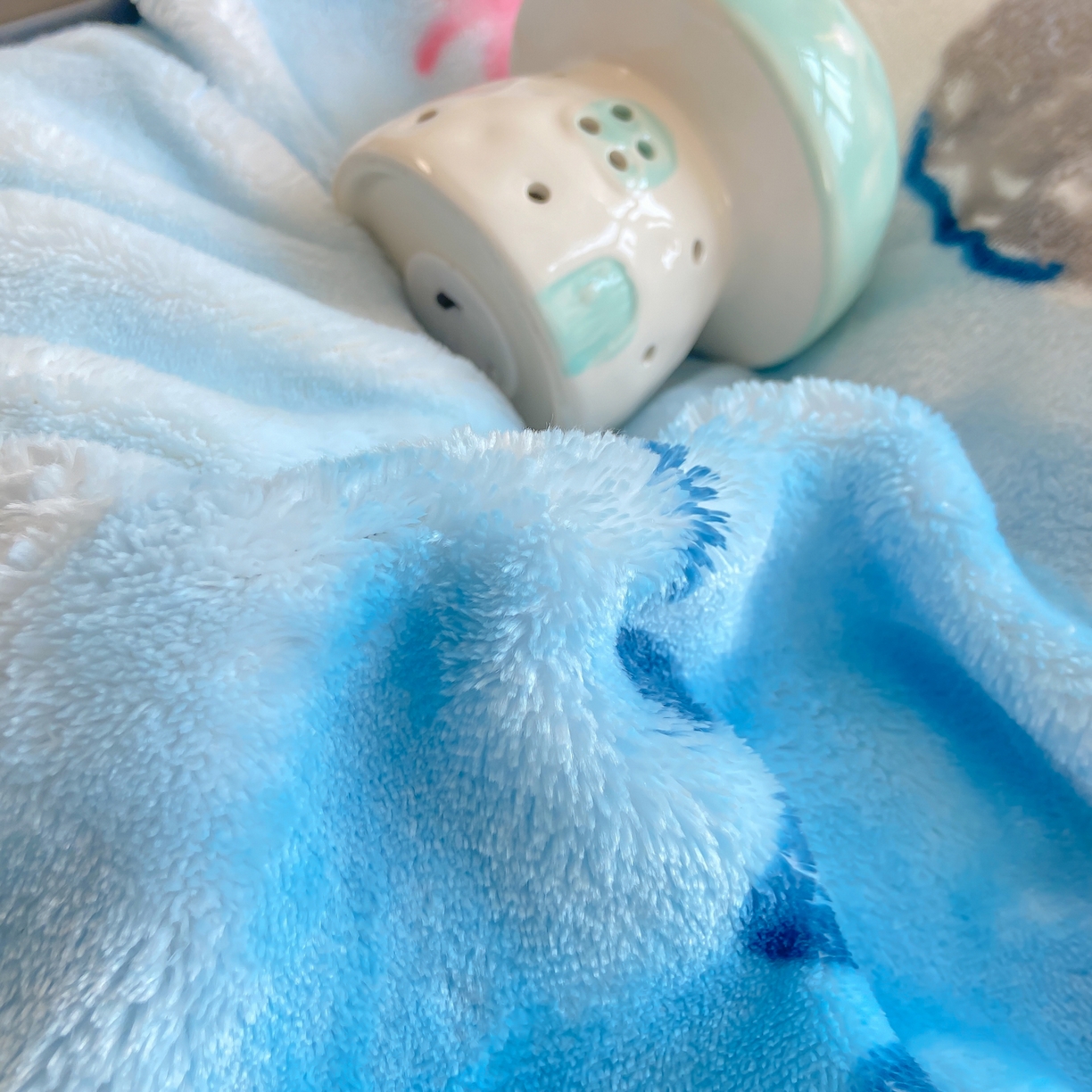 91家纺网 家纺一手货源 找家纺 耐思家纺 2025新款泡泡牛奶绒印花四件套系列 泡泡-蓝心萌宠