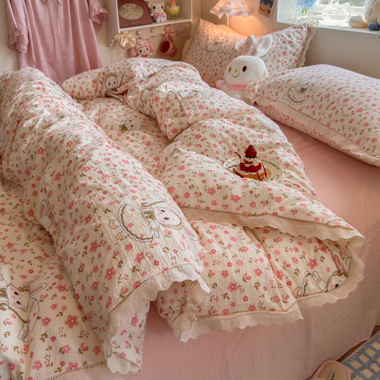 91家纺网 家纺一手货源 找家纺 优卡迪家纺馆 2025新款A类全棉镂空花边皱皱棉双层纱四件套 相见欢