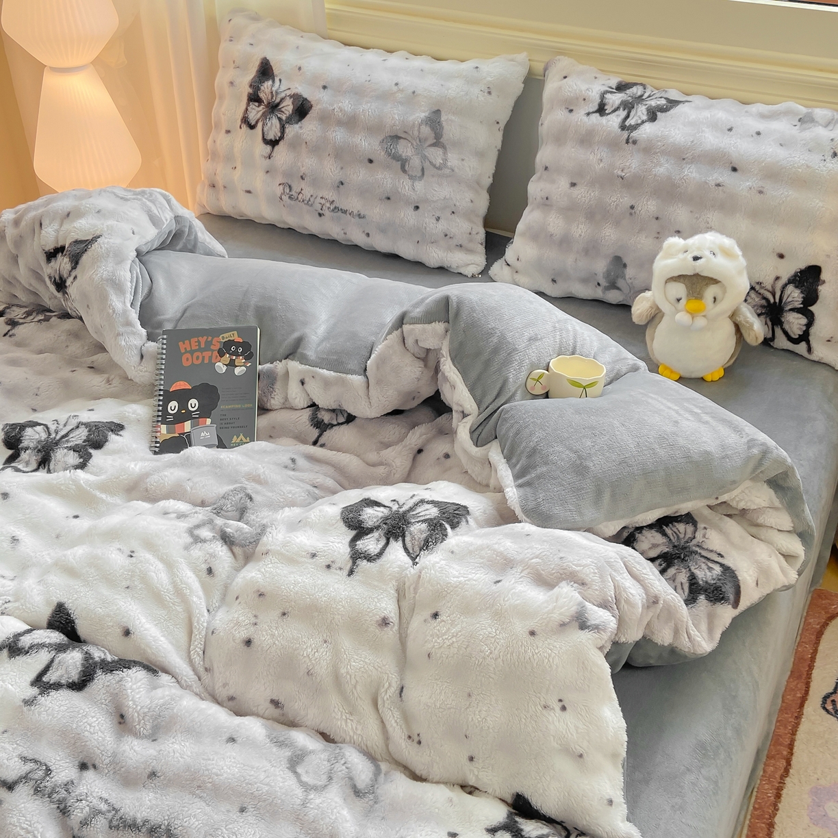 91家纺网 家纺一手货源 找家纺 耐思家纺 2025新款泡泡牛奶绒印花四件套系列 泡泡-蝶舞