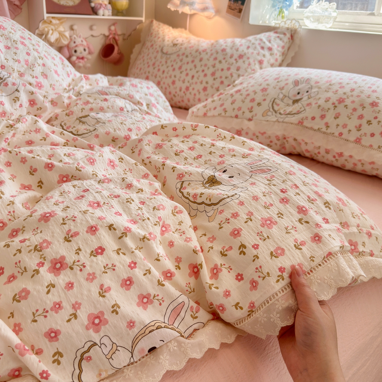 91家纺网 家纺一手货源 找家纺 优卡迪家纺馆 2025新款A类全棉镂空花边皱皱棉双层纱四件套 相见欢