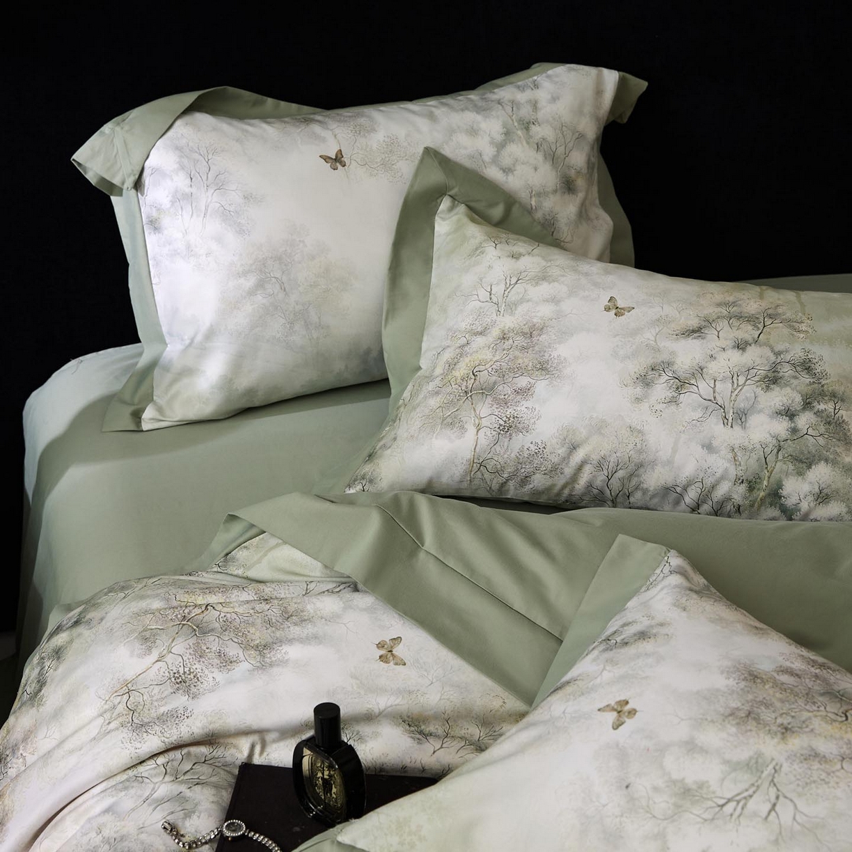 91家纺网 家纺一手货源 找家纺 涵宸家纺 2025新款50S全棉磨毛拼角款四件套【更多花型 联系商家电话：17798859966 微信同号，网站：www.hanchenjf.com】 布丽姬特（绿）